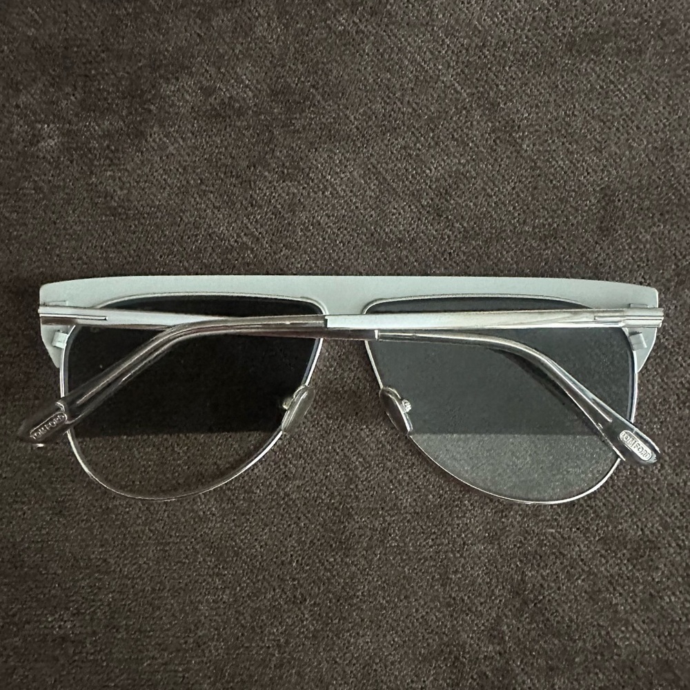 Limited Edition Tom Ford Winter 18k Gold Plated Sunglasses in White Gold - Picture 13 of 13